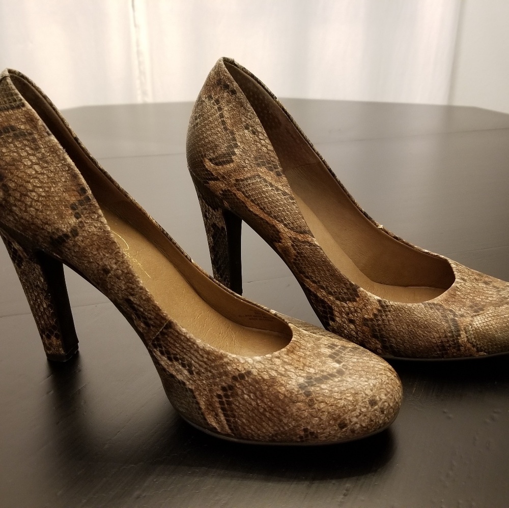 Jessica Simpson Round Toe Python Pumps sz 8